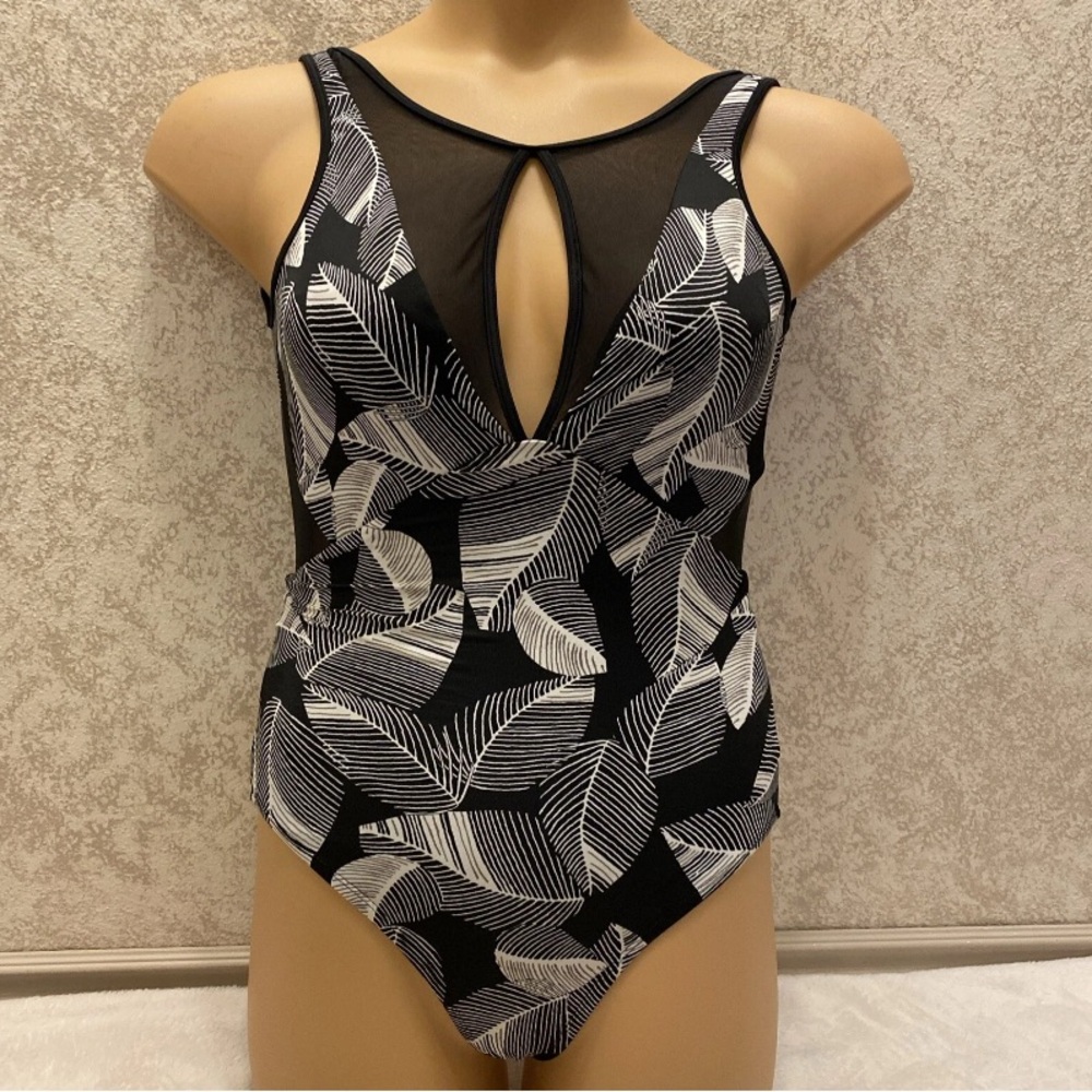 Time and Tru Black and White Leaf Print One Piece Swimsuit